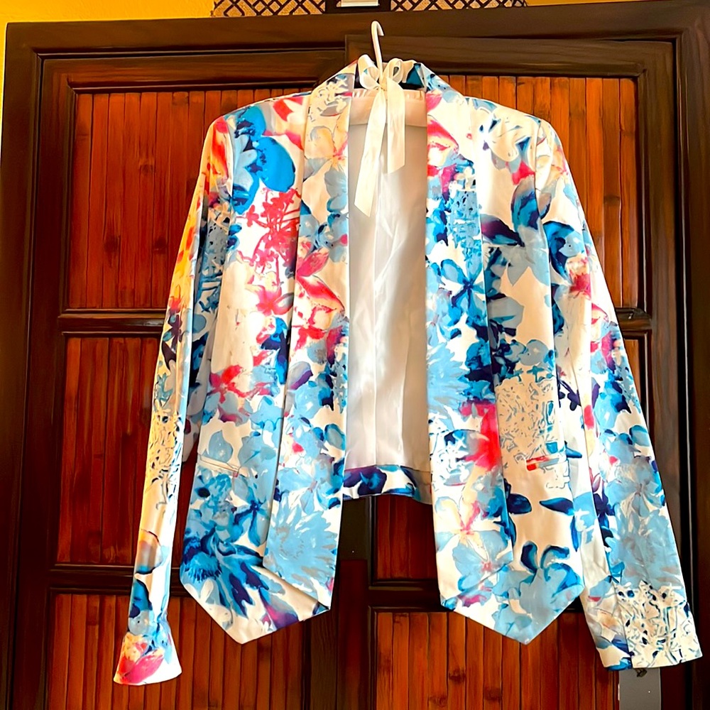 MOSSIMO WHITE FLORAL PRINT JACKET XS with ORIGINAL TAG ATTACHED